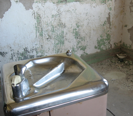 fountain and vase_1_1 fountain and vase_1_1